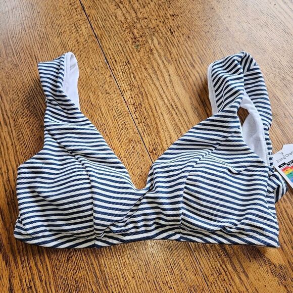 Time and Tru Women’s Size M 8 to 10 Navy & White Bathing Suit Top NWT - Picture 1 of 8